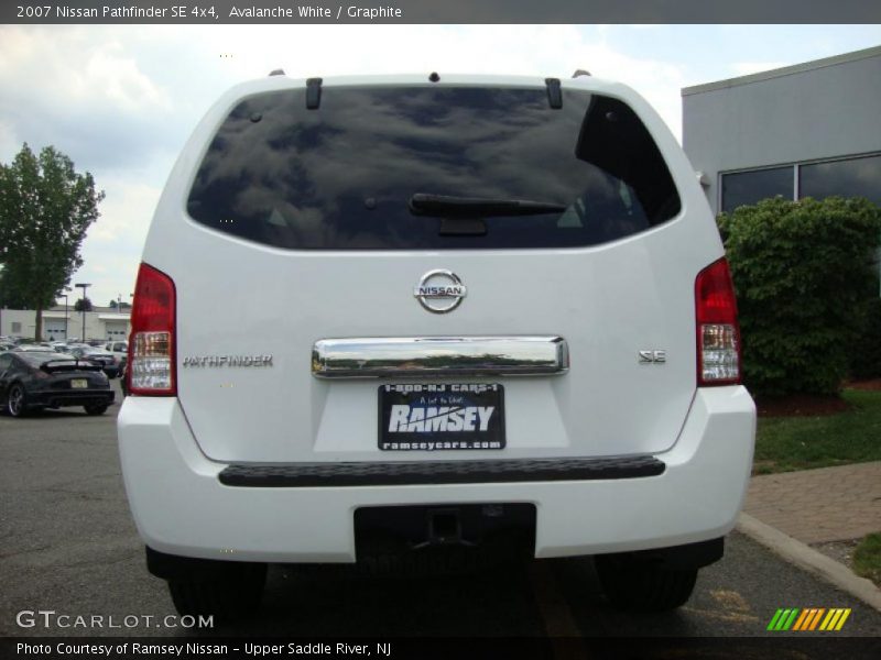 Avalanche White / Graphite 2007 Nissan Pathfinder SE 4x4