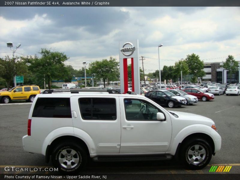 Avalanche White / Graphite 2007 Nissan Pathfinder SE 4x4