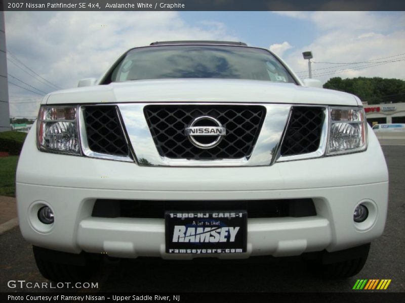 Avalanche White / Graphite 2007 Nissan Pathfinder SE 4x4