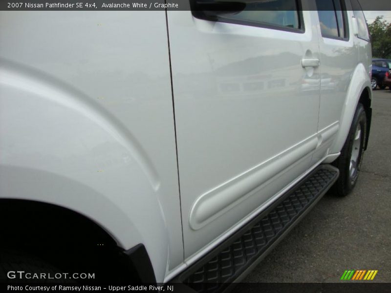Avalanche White / Graphite 2007 Nissan Pathfinder SE 4x4