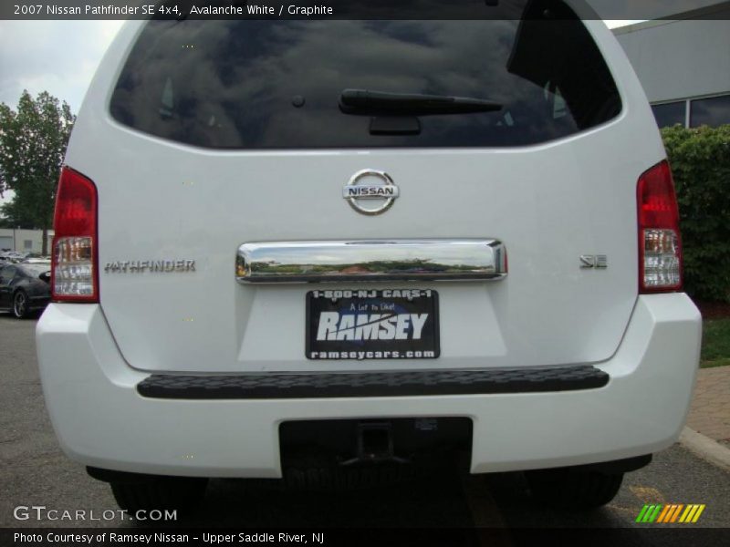 Avalanche White / Graphite 2007 Nissan Pathfinder SE 4x4