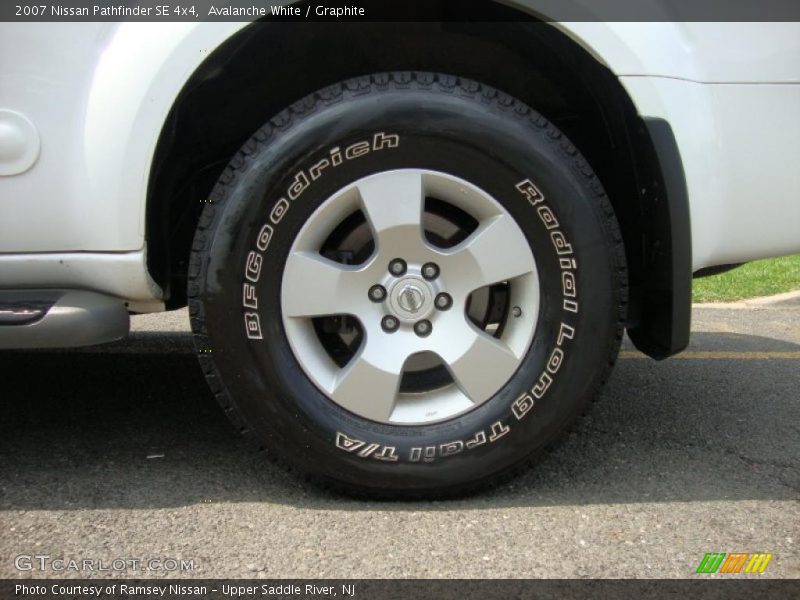 Avalanche White / Graphite 2007 Nissan Pathfinder SE 4x4