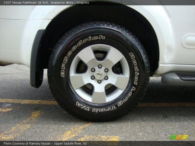 Avalanche White / Graphite 2007 Nissan Pathfinder SE 4x4