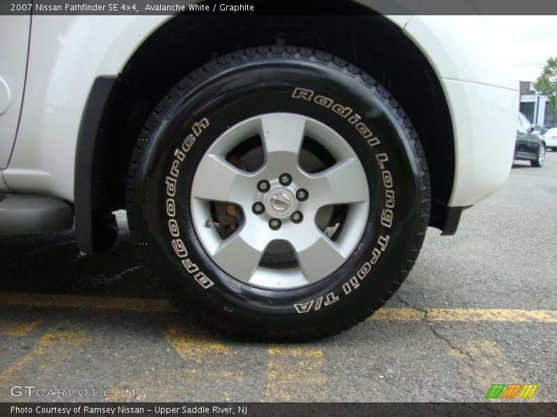 Avalanche White / Graphite 2007 Nissan Pathfinder SE 4x4