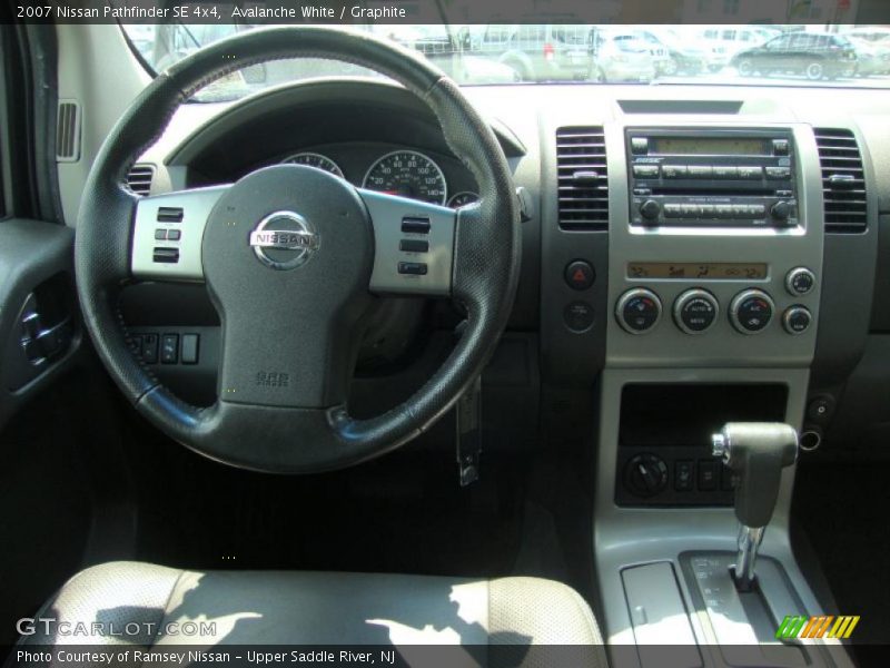 Avalanche White / Graphite 2007 Nissan Pathfinder SE 4x4
