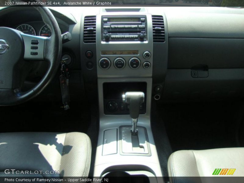 Avalanche White / Graphite 2007 Nissan Pathfinder SE 4x4