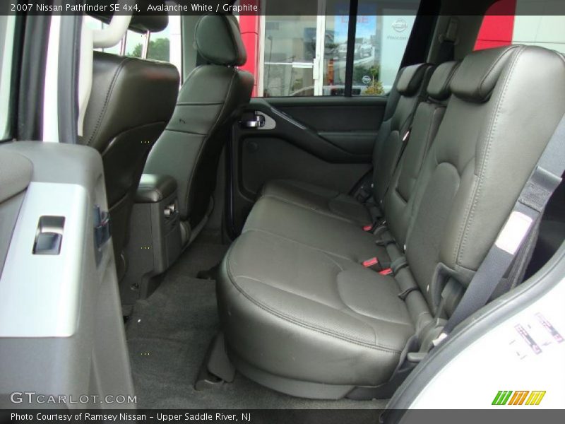 Avalanche White / Graphite 2007 Nissan Pathfinder SE 4x4
