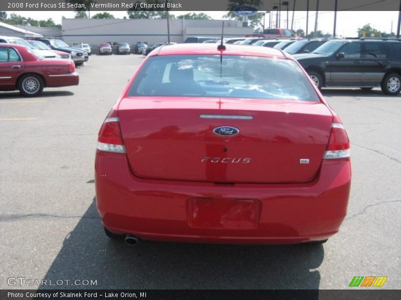 Vermillion Red / Charcoal Black 2008 Ford Focus SE Sedan