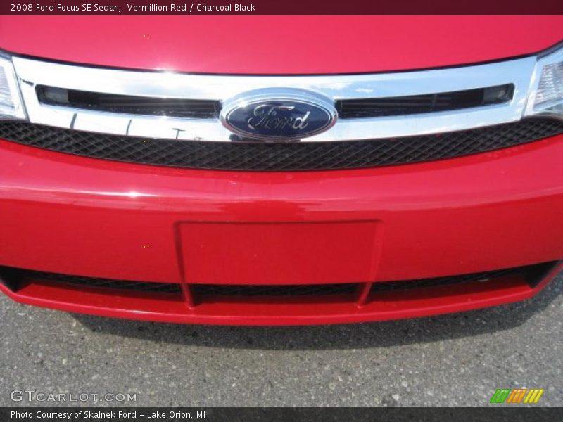 Vermillion Red / Charcoal Black 2008 Ford Focus SE Sedan