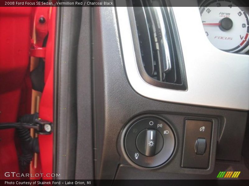 Vermillion Red / Charcoal Black 2008 Ford Focus SE Sedan