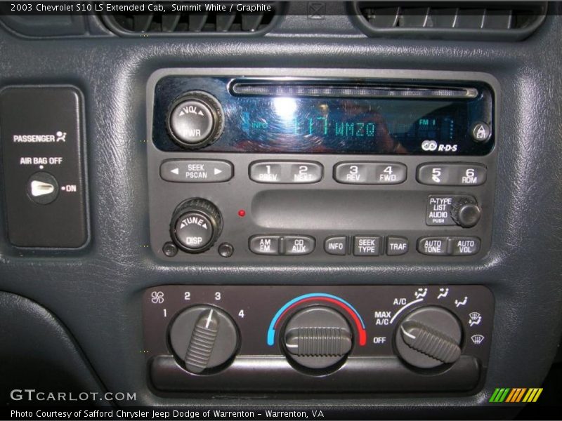 Summit White / Graphite 2003 Chevrolet S10 LS Extended Cab