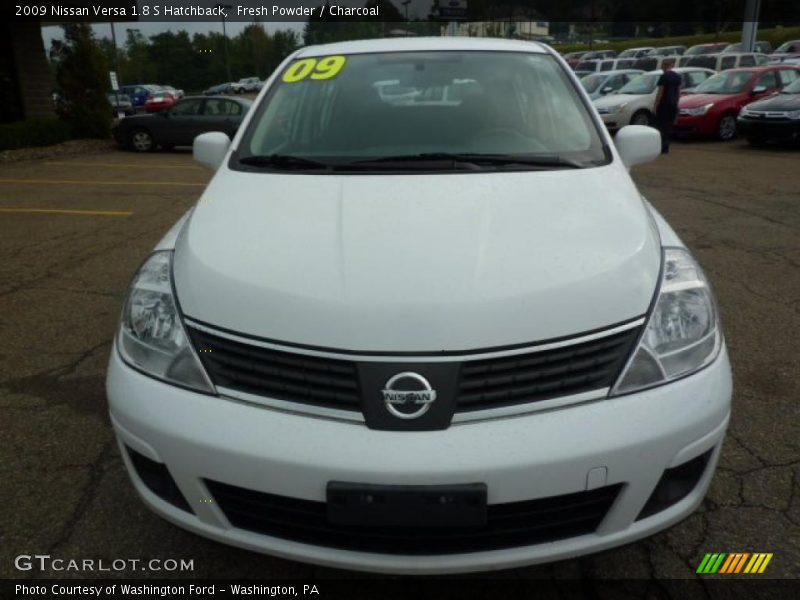 Fresh Powder / Charcoal 2009 Nissan Versa 1.8 S Hatchback