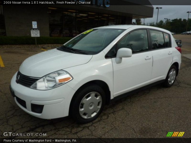 Fresh Powder / Charcoal 2009 Nissan Versa 1.8 S Hatchback