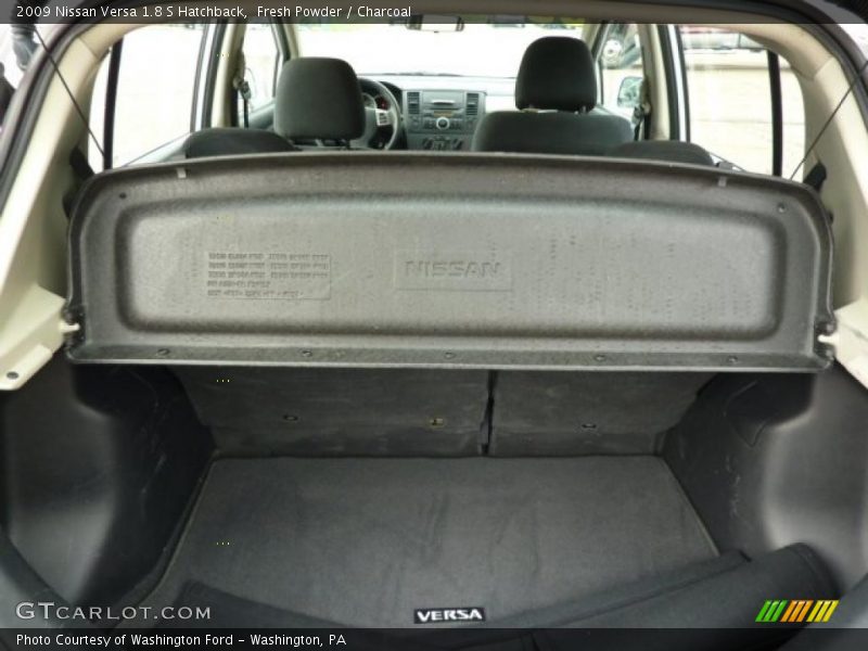 Fresh Powder / Charcoal 2009 Nissan Versa 1.8 S Hatchback