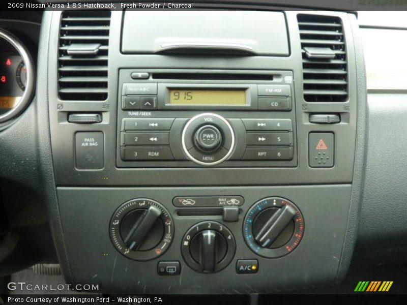 Fresh Powder / Charcoal 2009 Nissan Versa 1.8 S Hatchback
