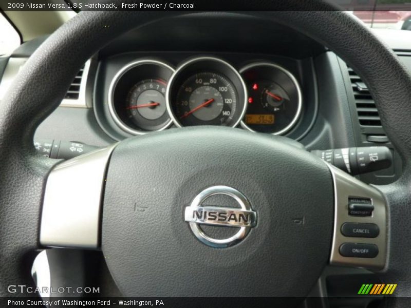 Fresh Powder / Charcoal 2009 Nissan Versa 1.8 S Hatchback