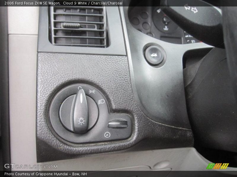 Cloud 9 White / Charcoal/Charcoal 2006 Ford Focus ZXW SE Wagon