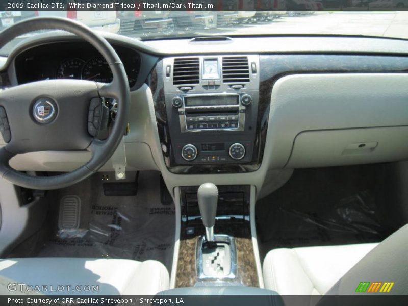 White Diamond Tricoat / Titanium/Dark Titanium 2009 Cadillac DTS