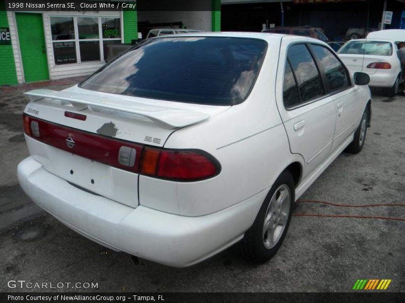 Cloud White / Gray 1998 Nissan Sentra SE