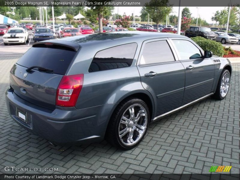Magnesium Pearl / Dark Slate Gray/Light Graystone 2005 Dodge Magnum SE