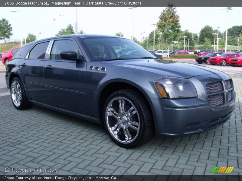 Magnesium Pearl / Dark Slate Gray/Light Graystone 2005 Dodge Magnum SE