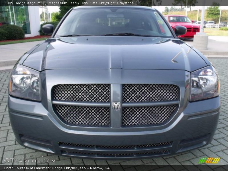 Magnesium Pearl / Dark Slate Gray/Light Graystone 2005 Dodge Magnum SE