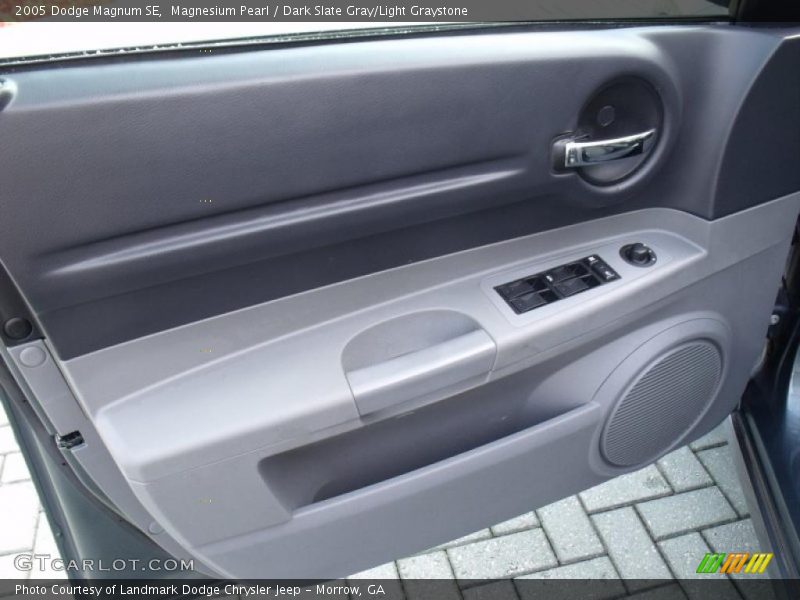 Magnesium Pearl / Dark Slate Gray/Light Graystone 2005 Dodge Magnum SE
