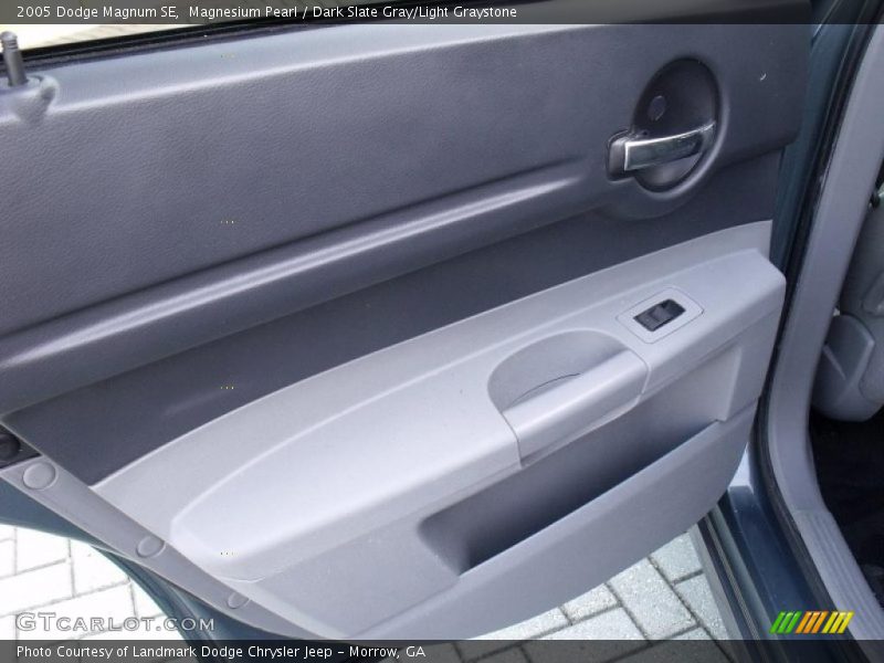 Magnesium Pearl / Dark Slate Gray/Light Graystone 2005 Dodge Magnum SE