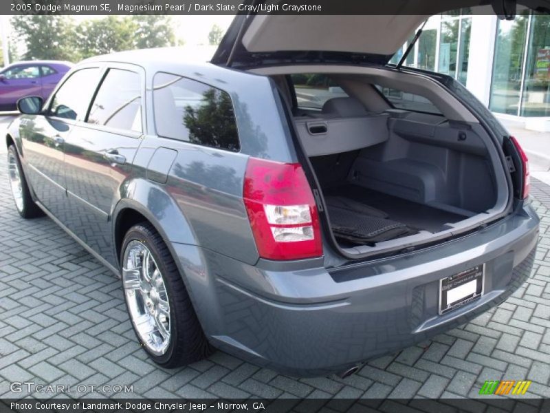 Magnesium Pearl / Dark Slate Gray/Light Graystone 2005 Dodge Magnum SE