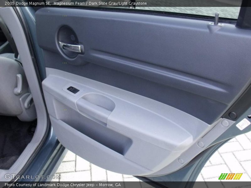 Magnesium Pearl / Dark Slate Gray/Light Graystone 2005 Dodge Magnum SE