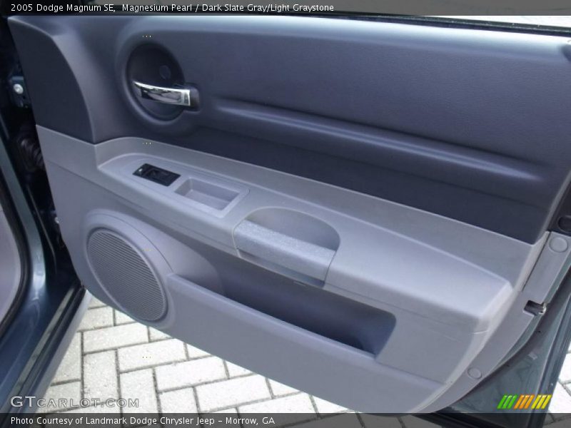 Magnesium Pearl / Dark Slate Gray/Light Graystone 2005 Dodge Magnum SE