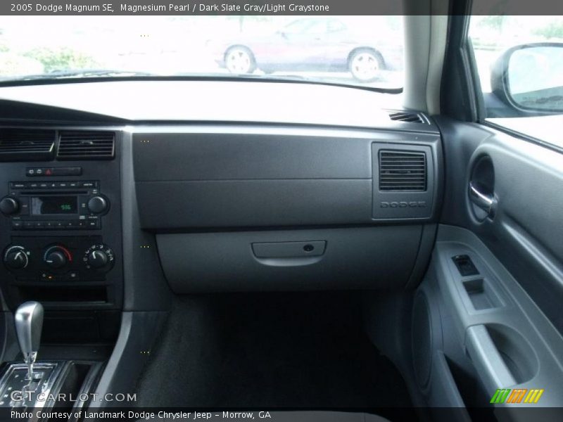 Magnesium Pearl / Dark Slate Gray/Light Graystone 2005 Dodge Magnum SE