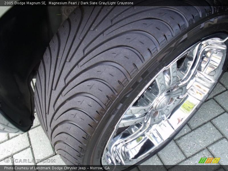 Magnesium Pearl / Dark Slate Gray/Light Graystone 2005 Dodge Magnum SE