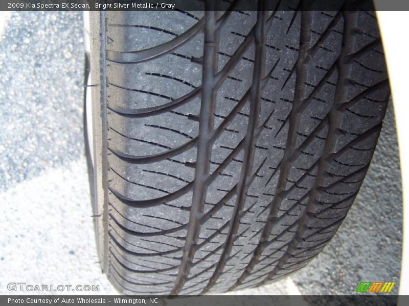 Bright Silver Metallic / Gray 2009 Kia Spectra EX Sedan