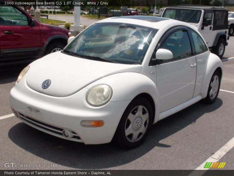 White / Grey 2000 Volkswagen New Beetle GLS 1.8T Coupe