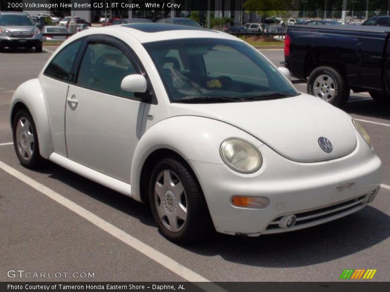 White / Grey 2000 Volkswagen New Beetle GLS 1.8T Coupe