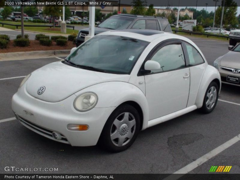 White / Grey 2000 Volkswagen New Beetle GLS 1.8T Coupe