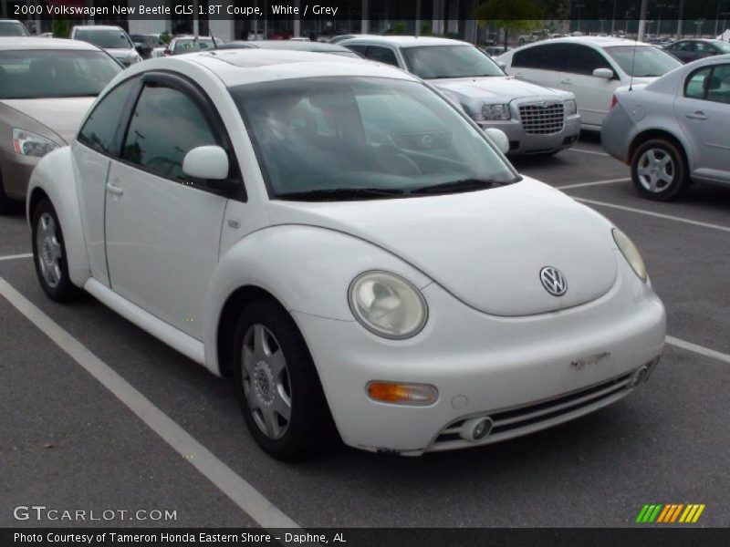 White / Grey 2000 Volkswagen New Beetle GLS 1.8T Coupe