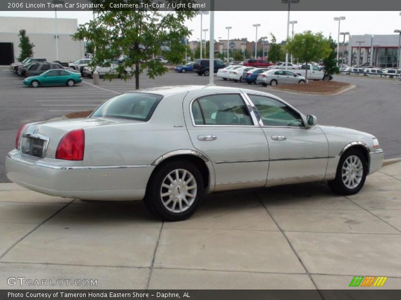 Cashmere Tri-Coat / Light Camel 2006 Lincoln Town Car Signature