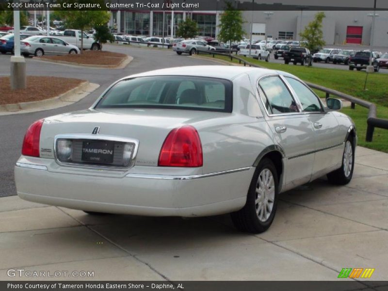 Cashmere Tri-Coat / Light Camel 2006 Lincoln Town Car Signature
