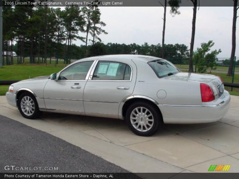 Cashmere Tri-Coat / Light Camel 2006 Lincoln Town Car Signature
