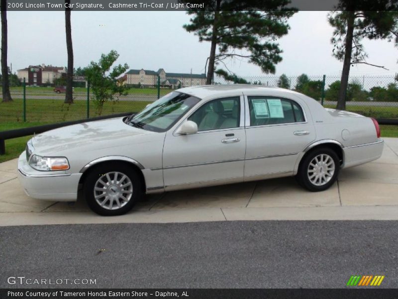 Cashmere Tri-Coat / Light Camel 2006 Lincoln Town Car Signature