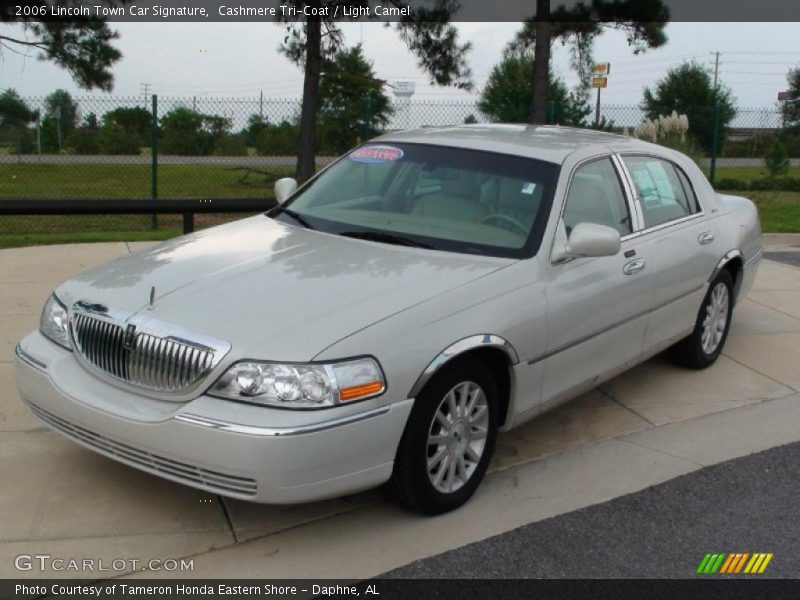 Cashmere Tri-Coat / Light Camel 2006 Lincoln Town Car Signature