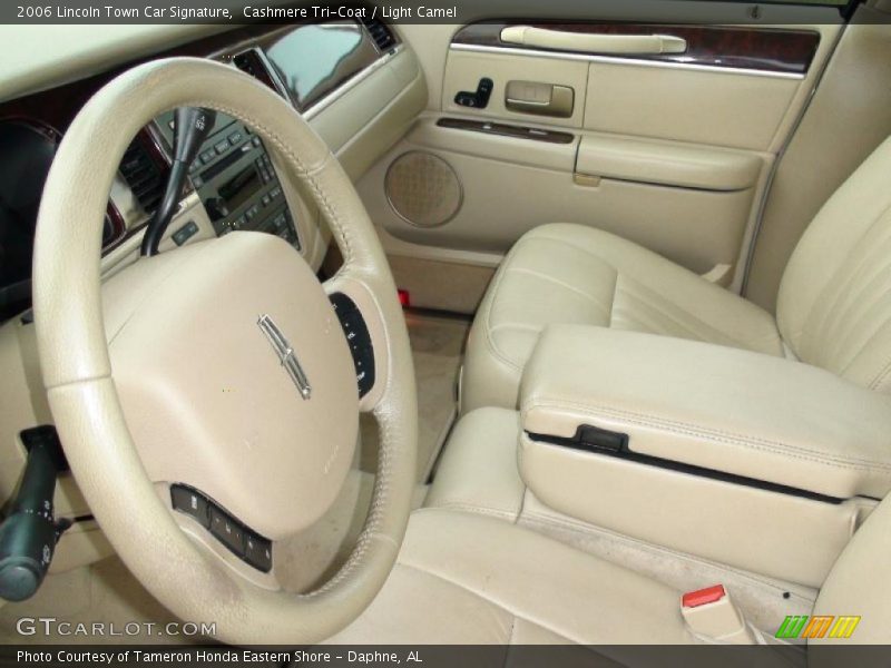 Cashmere Tri-Coat / Light Camel 2006 Lincoln Town Car Signature