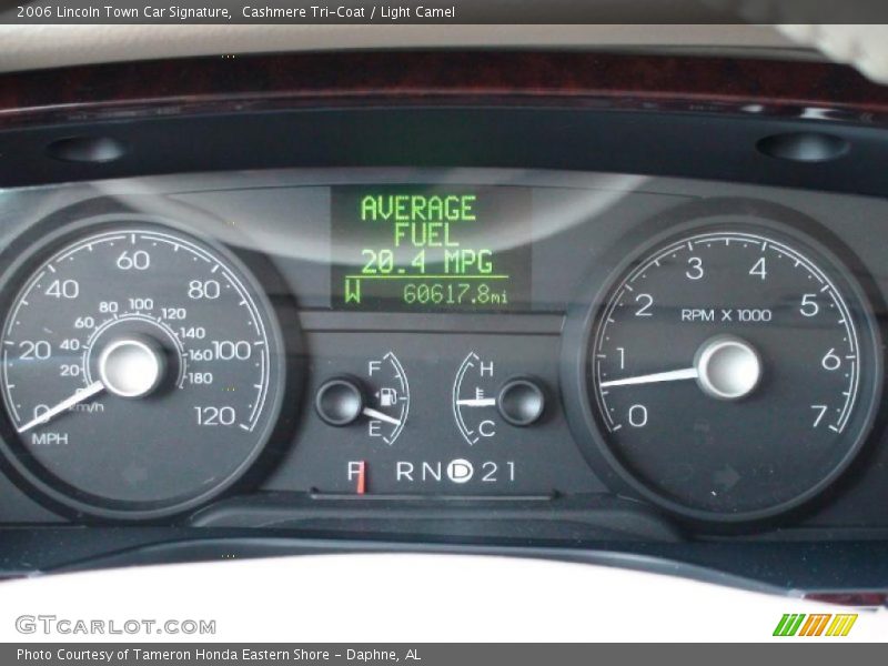 Cashmere Tri-Coat / Light Camel 2006 Lincoln Town Car Signature