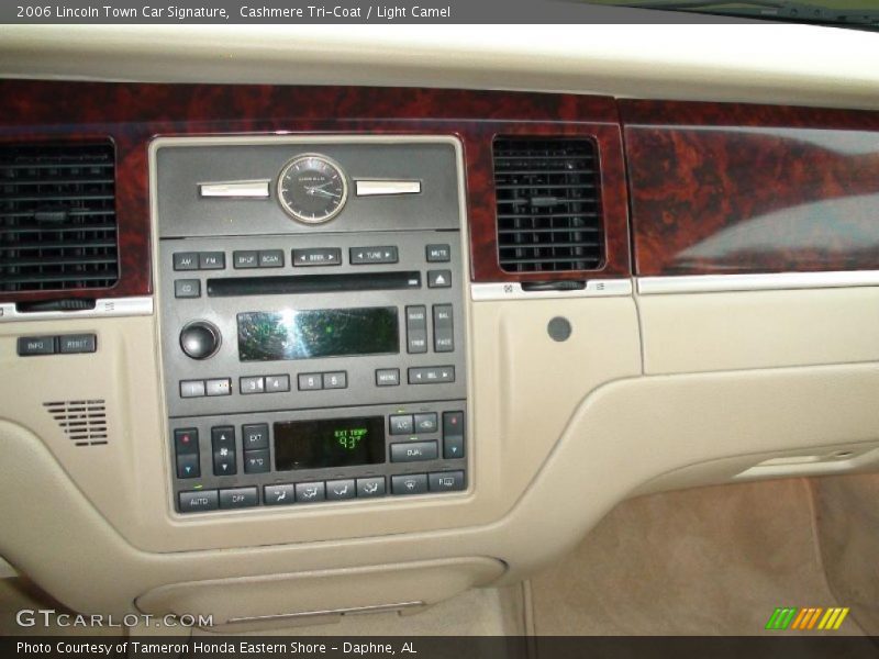Cashmere Tri-Coat / Light Camel 2006 Lincoln Town Car Signature