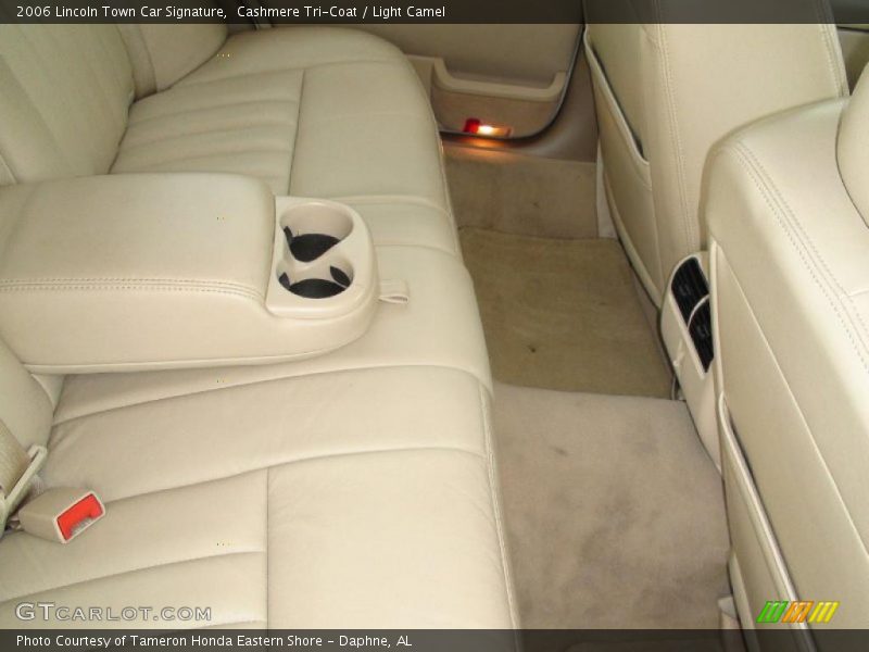 Cashmere Tri-Coat / Light Camel 2006 Lincoln Town Car Signature