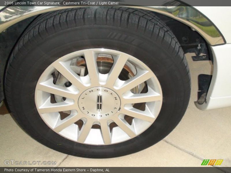 Cashmere Tri-Coat / Light Camel 2006 Lincoln Town Car Signature