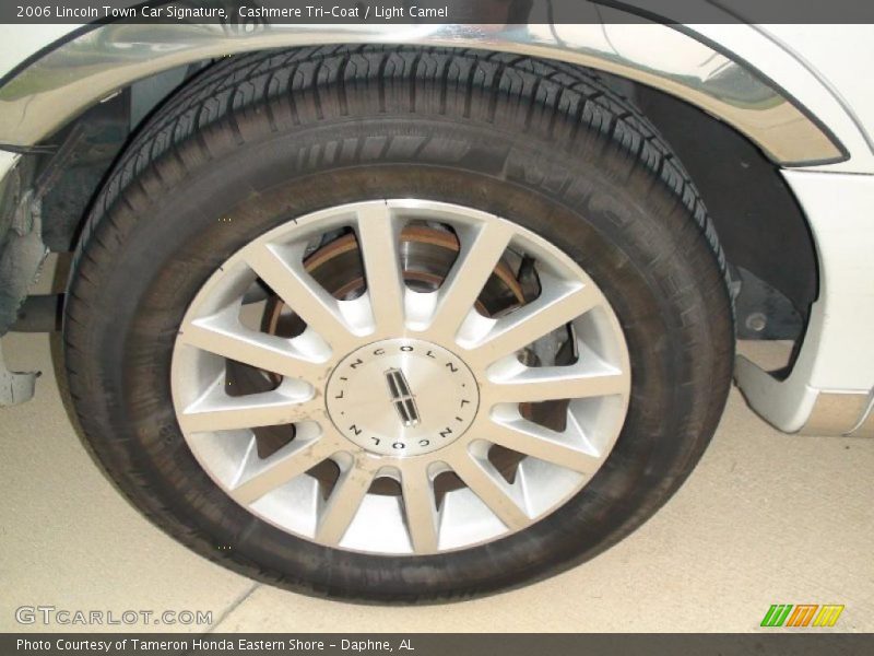 Cashmere Tri-Coat / Light Camel 2006 Lincoln Town Car Signature