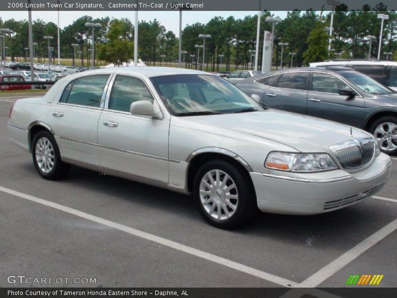 Cashmere Tri-Coat / Light Camel 2006 Lincoln Town Car Signature